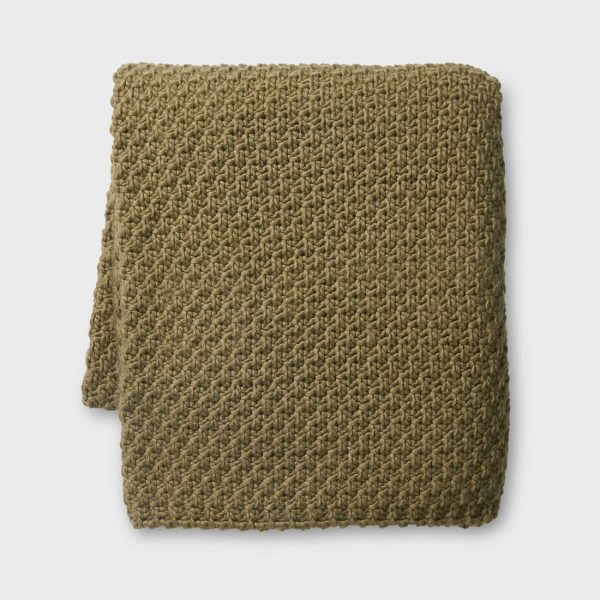 Thick knitted throw in an olive colour way. 140x175cm Acrylic